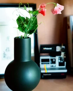Motel a Miio Vasen^Bola Vase M Dunkelgrun